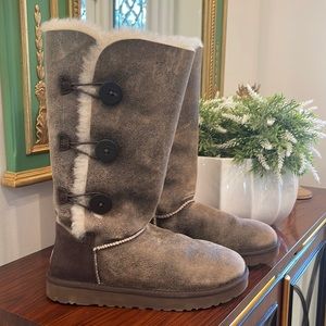 UGG Brown Winter Boots with Cream Fur